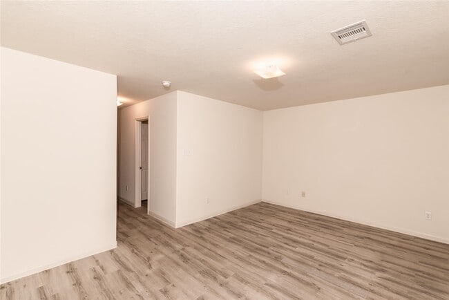 Building Photo - 5735 Post Oak Manor Dr