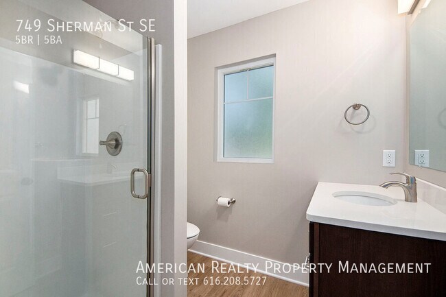 Building Photo - 749 Sherman St SE