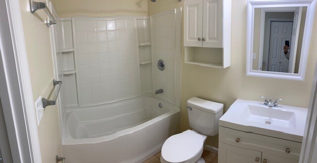 2nd floor hall bath - 5920 Clay St NE