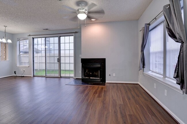 Building Photo - Updated Kiln Creek Home