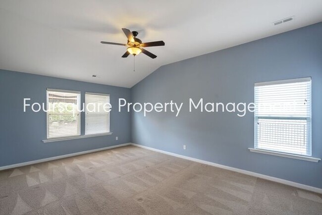 Building Photo - Single Family-Ranch Home | 2nd Floor Bonus...