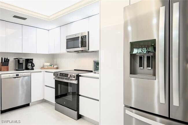 Building Photo - 592 Beachwalk Cir