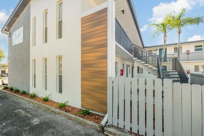 Building Photo - 115 Seminole Ave W
