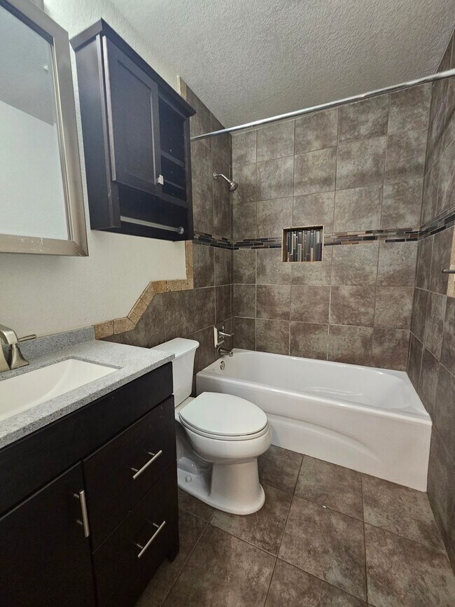 Building Photo - (4) Bed/(3) Bath in Moore with Storm Shelter! Avail NOW!!