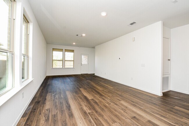 Building Photo - 14499 Cedar Ledge Ln