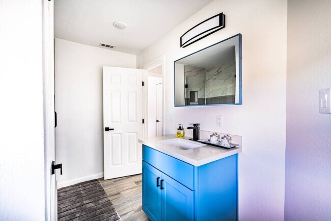 Building Photo - 920 17th St