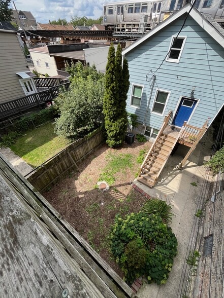 shardedbackyard - 2122 W 21st St