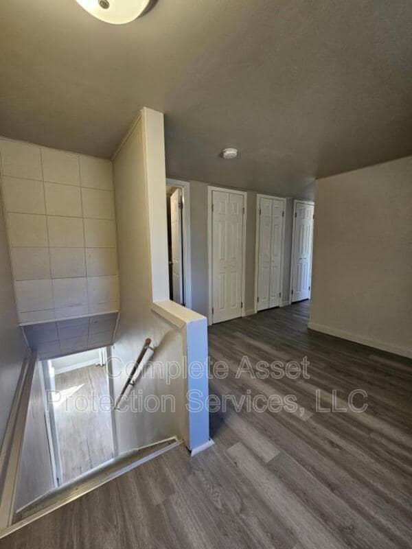 Building Photo - 1424 Parkview Ave