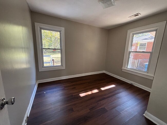 Building Photo - 716 Wilson Rd