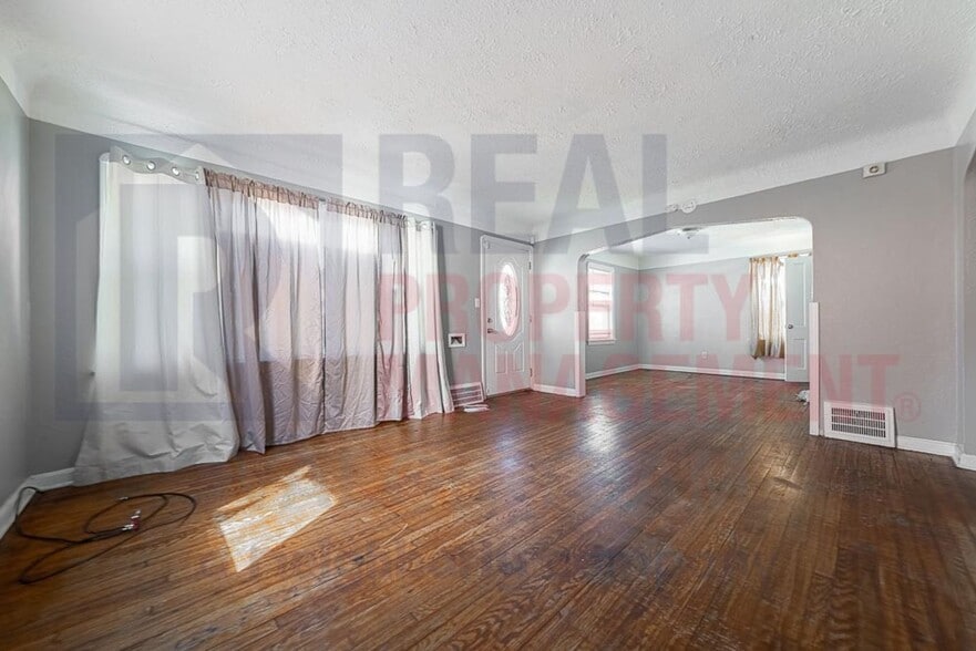 Building Photo - Cozy 3 Bed 1 Bath Single Family Home