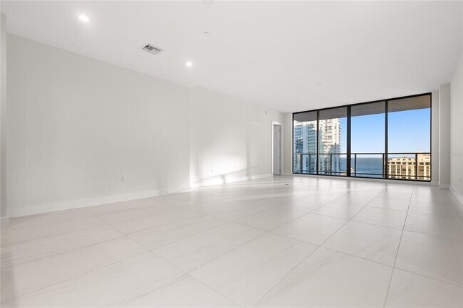 Building Photo - 275 1st Ave S