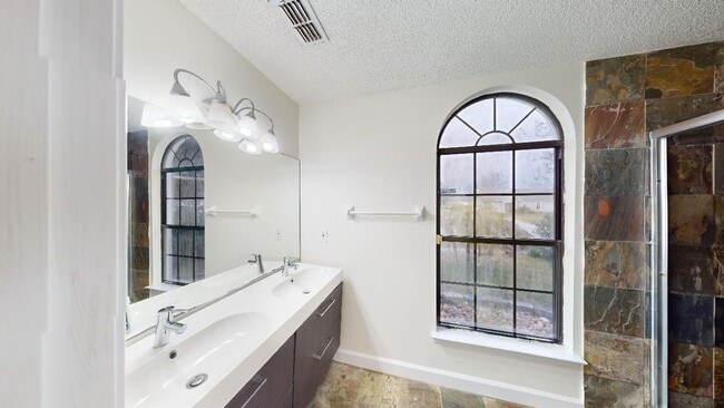 Building Photo - 3 Bed/2 Bath/ 2 Car Garage Home In Villas ...