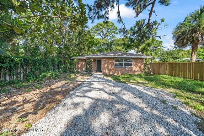 Building Photo - 935 S Tropical Trail