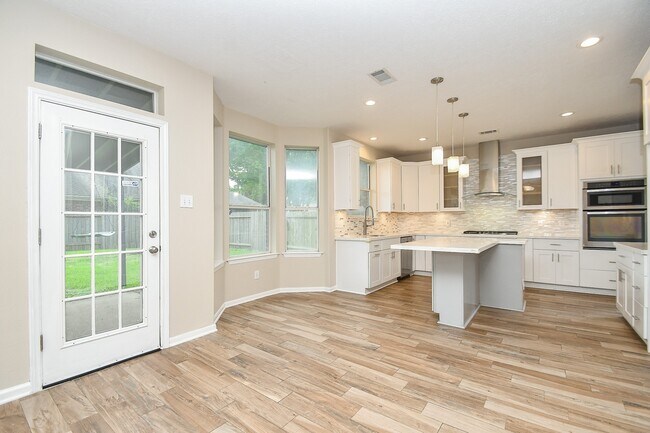 Building Photo - 215 Windrift Ct