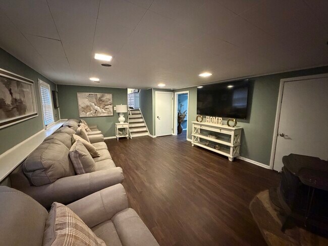 Building Photo - 202 Hickory Rd