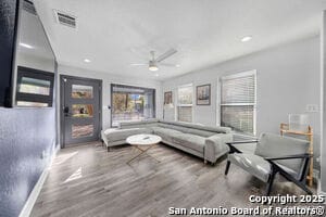 Building Photo - 767 E Myrtle St