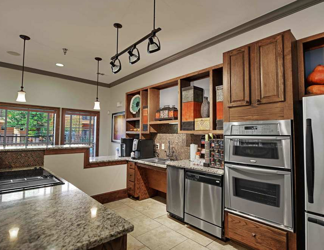 Primary Photo - 12601 Galleria Cir