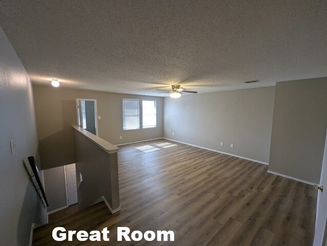 Building Photo - 1545 Fieldstone Dr