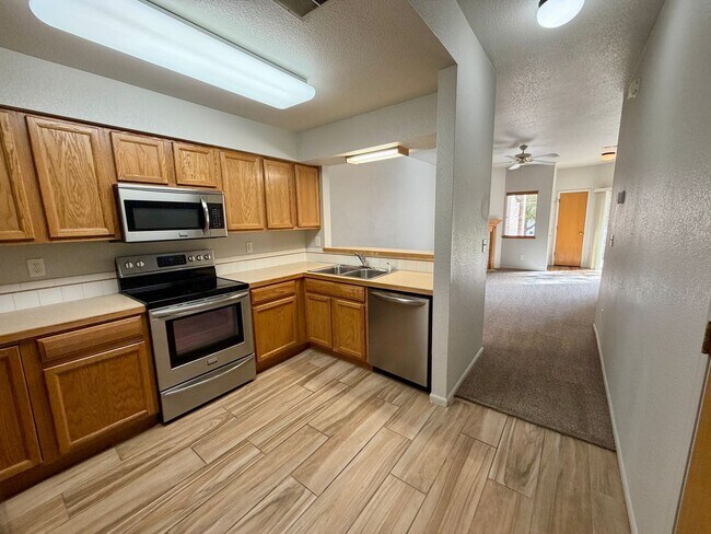 Building Photo - 950 52nd Ave Ct