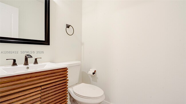 Building Photo - 710 SW 114th Ave