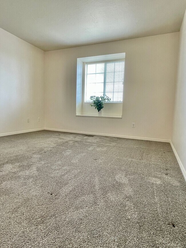 Building Photo - 1516 4000 W