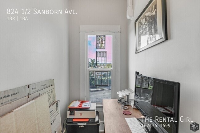 Building Photo - 824 1/2 Sanborn Ave.-