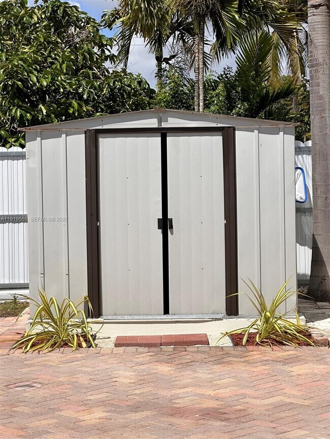 Building Photo - 15432 SW 105th Ave