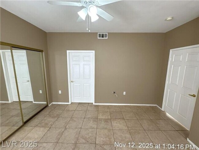 Building Photo - SILVERADO RANCH – 2ND FLOOR CONDO IN A GAT...