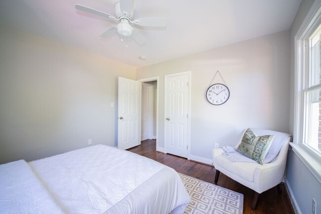 Building Photo - 3 Bedrooms, 2 Bathrooms on Colonial Avenue in Colonial Heights! Must SEE!!!