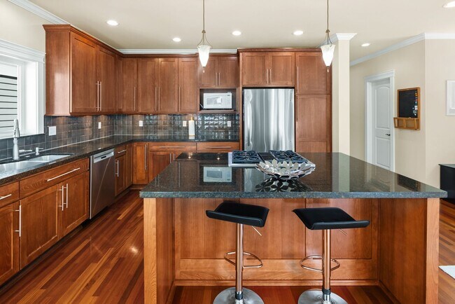 Building Photo - Gorgeous Big Ravenna Home in Seattle