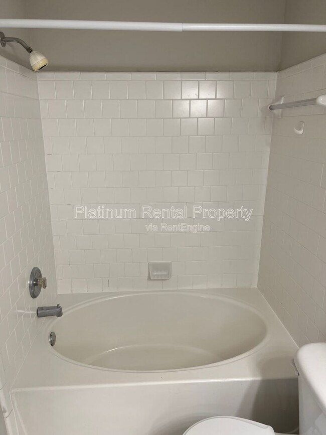 Building Photo - 1030 Kilmington Ct