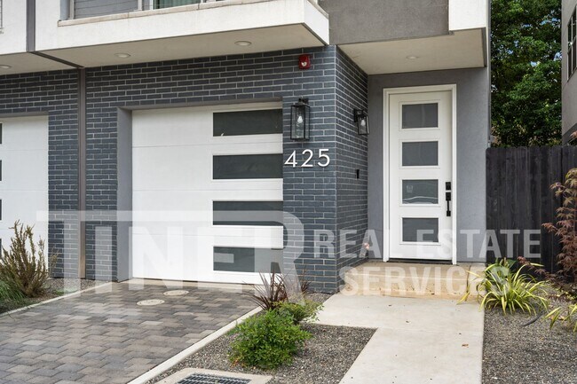 Primary Photo - Elegant Modern Living