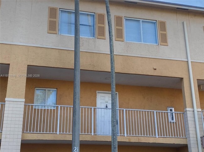 Building Photo - 6245 SW Kendale Lakes Cir