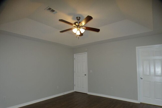 Building Photo - 6607 Woodbury Forest Dr