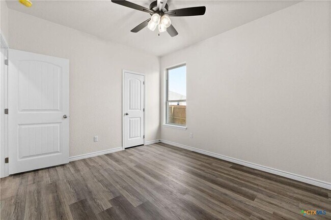 Building Photo - 122 Leon Ln