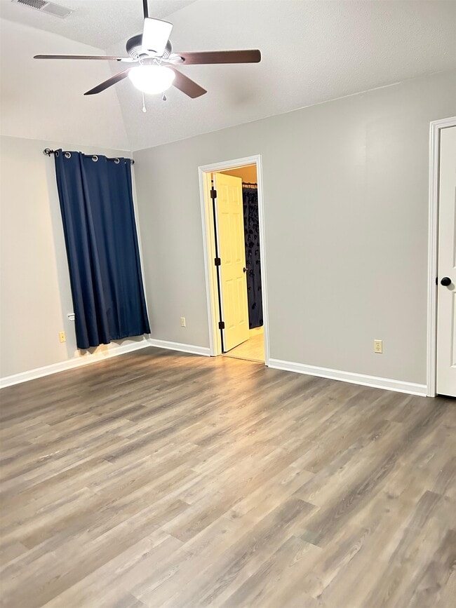 Building Photo - 9410 Garden Woods Dr