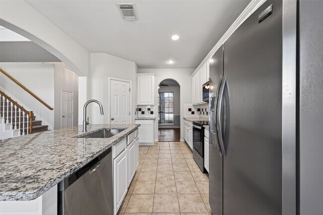 Building Photo - 23730 River Pl Dr