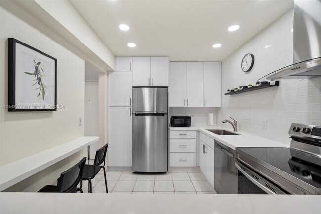 Building Photo - 2401 S Ocean Dr