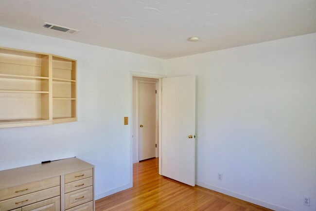 Building Photo - Third-Acre of Serenity