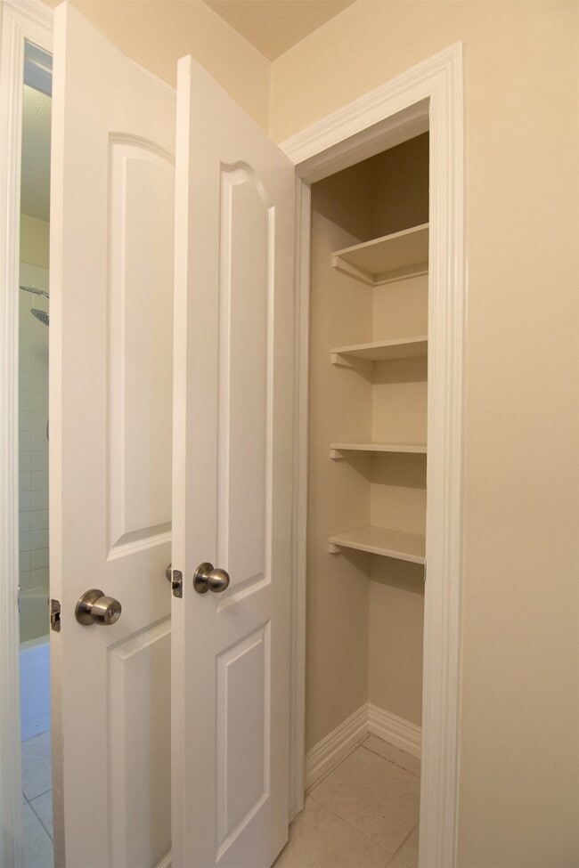 Building Photo - 12242 Kleinmeadow Dr