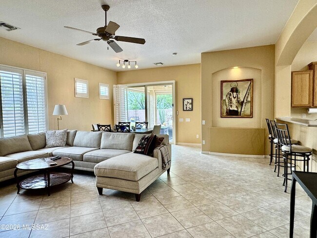 Building Photo - 909 W Leatherleaf Dr