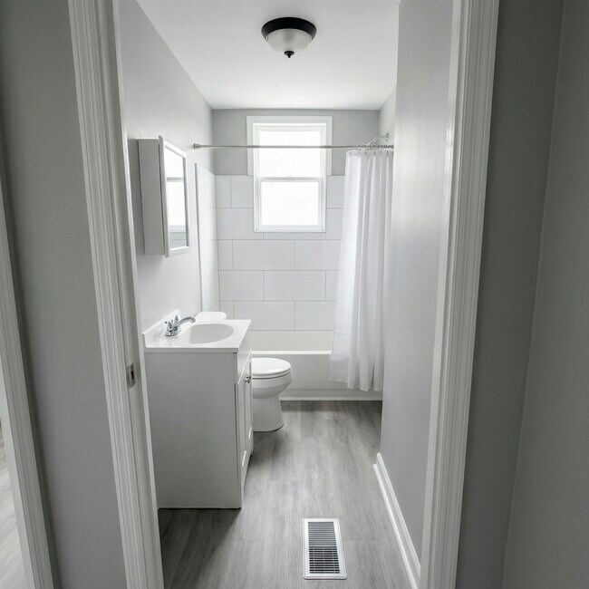 Building Photo - 841 Lasalle St