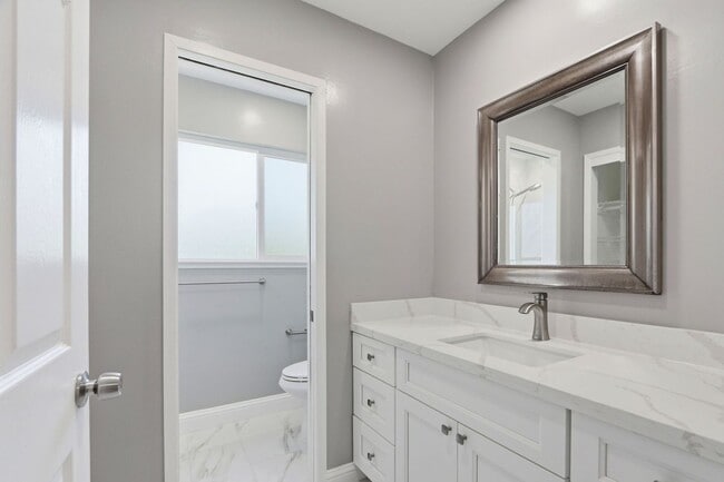Building Photo - Wow! What a Great Home! Available Now!
