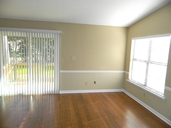 Building Photo - 471 Lawrence Dr