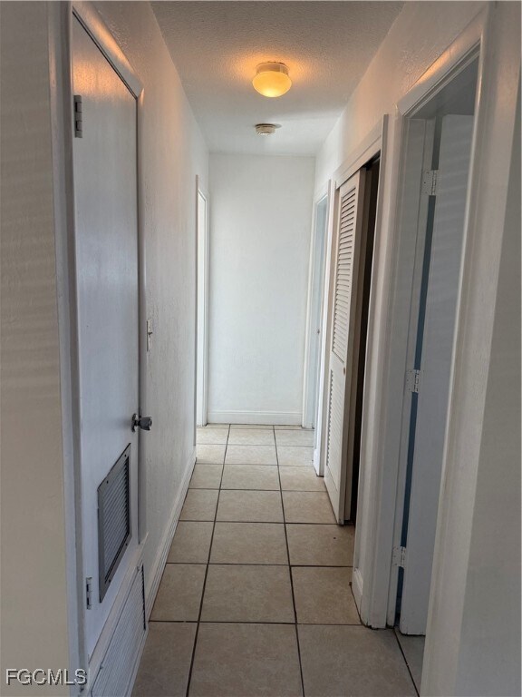 Building Photo - 904 Hudson Ave