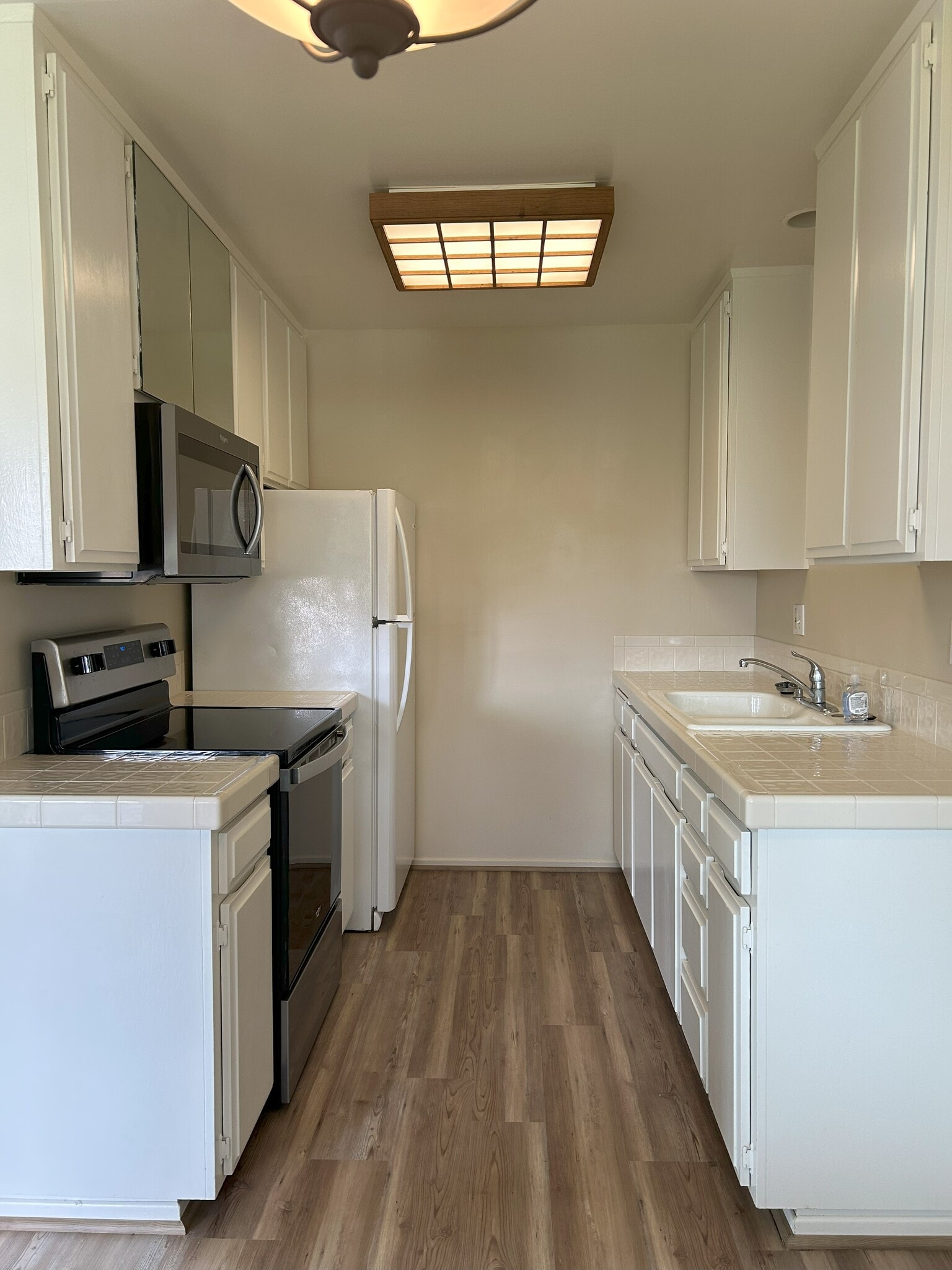 Kitchen - 3080 Lincoln St