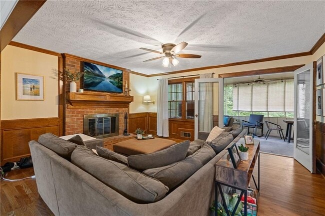 Building Photo - 766 Chesterfield Dr