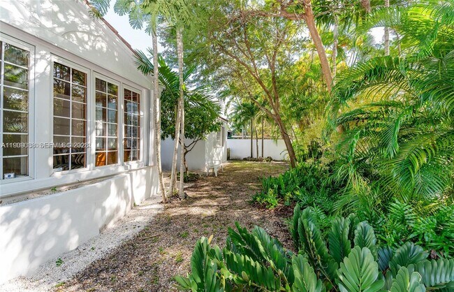 Building Photo - 2379 Overbrook St