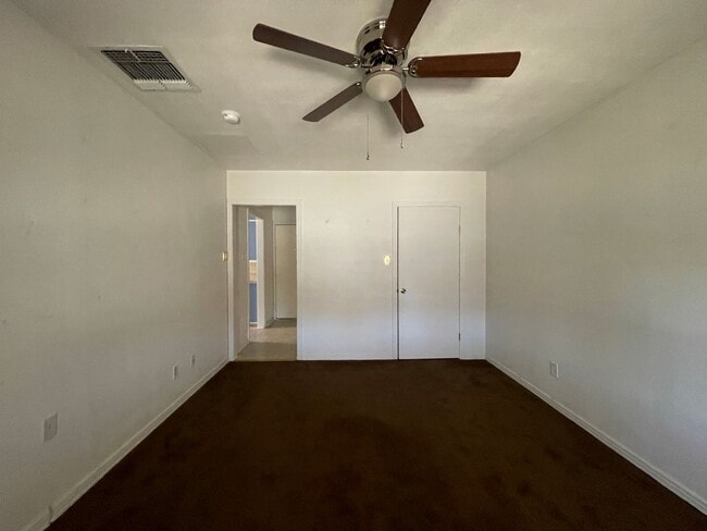 Building Photo - Eye-Catching 4-bedroom 1-bath Retreat with...
