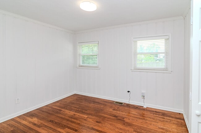 Building Photo - 282 Zandale Dr